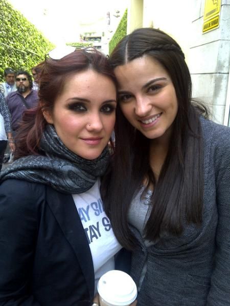 Maite Perroni e Dulce Maria pisaram na bola